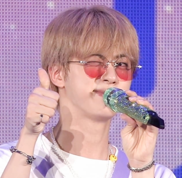 퍼펙트 매력둥이 'JINTP' 방탄소년단 진, MBTI 랩 포토 스케치