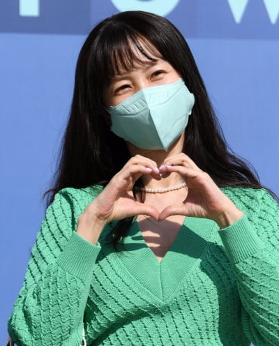 [TEN 포토] 박소현 '노 메이크업이라 마스크 못벗어요'