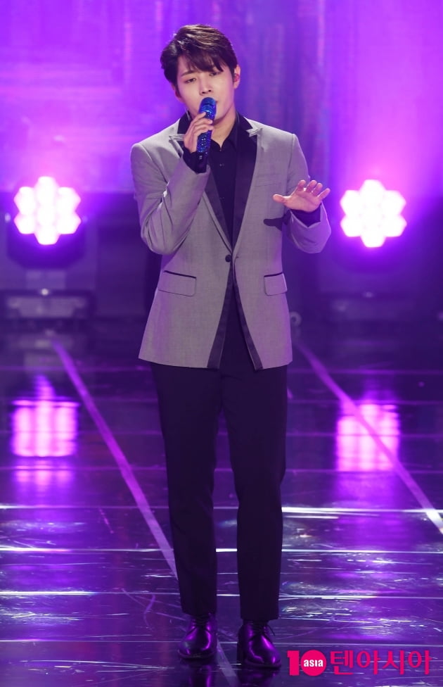 [TEN 포토] 김중연 '완벽한 가창력'