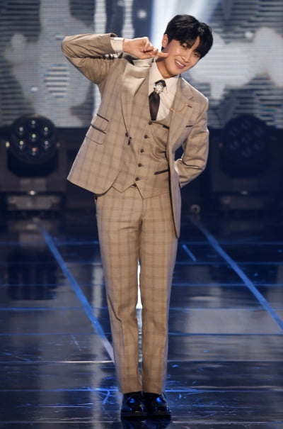 [TEN 포토] 황윤성 '깜찍하게'