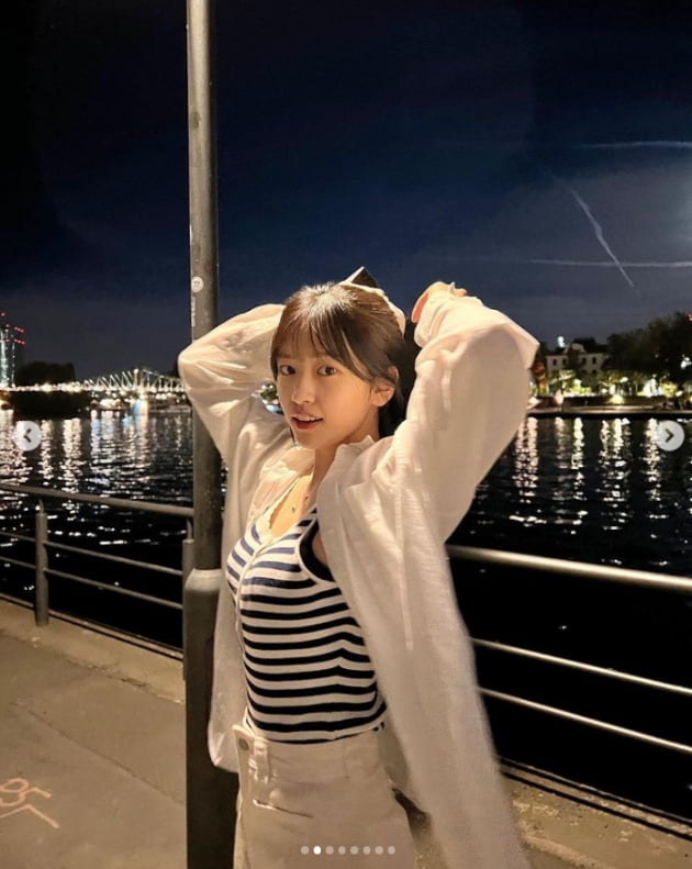 아이브 안유진, 설레이는 첫 해외일정...독일 밤거리를 밝힌 미모[TEN★]