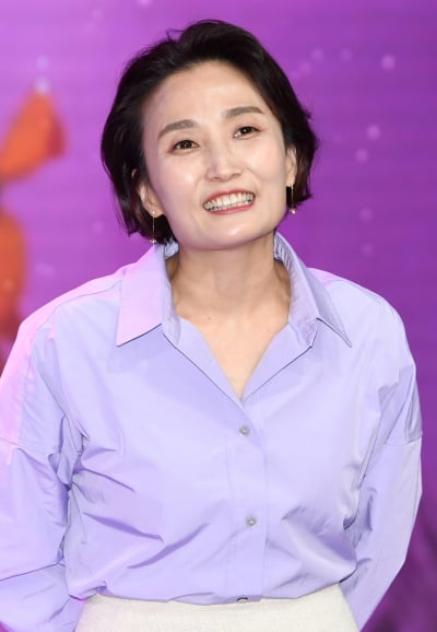 [TEN 포토] 박경림 '사각턱 대신 날렵해진 턱선'