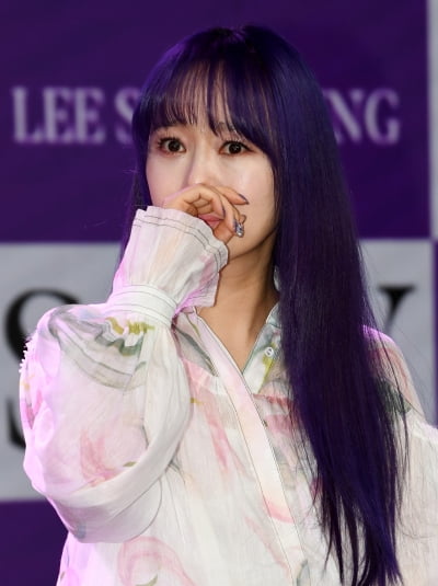 [TEN 포토] 이수영 '눈물부터 갱년기 때문? 새로 데뷔하는 기분'