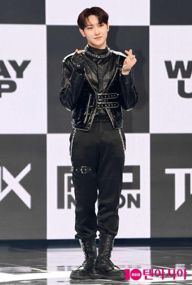 [TEN 포토] 티엔엑스 최태훈 '벅찬 데뷔 순간'