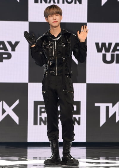 [TEN 포토] 티엔엑스 은휘 '신비주의 인사드려요'