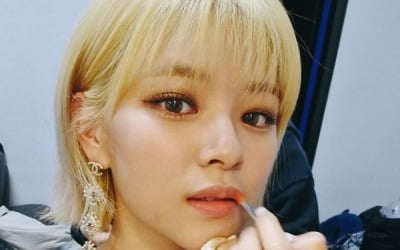 트와이스 정연, 불안 장애 딛고 건강한 근황…V라인 미모 돋보여[TEN★]
