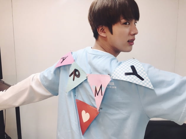 방탄소년단 진, ‘빌보드 핫 트렌딩 송’ 신기록.. 네버엔딩 이어지는 기록