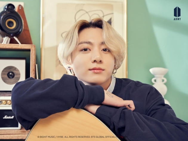 방탄소년단 정국 'Stay Alive' 빌보드 '핫 트렌딩 송' 14주째 차트인→'10주간' 톱5 랭크