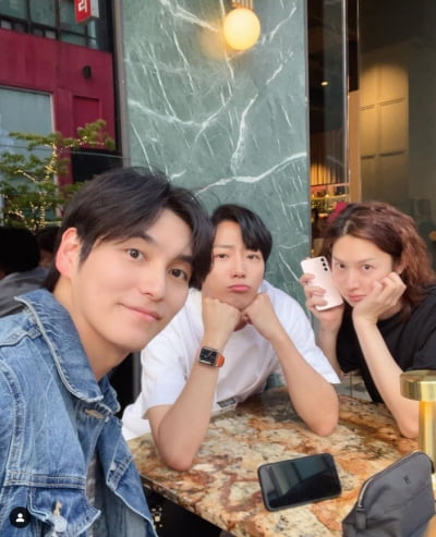 김희철, 최성준과 이상엽 귀여운 쓰리 샷..."나 상엽 애인처럼 나옴"[TEN★]