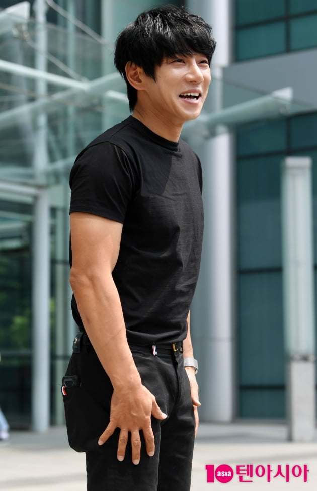 [TEN 포토] 황치열 '수줍은 찐 미소'