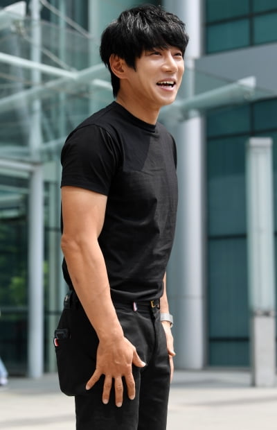 [TEN 포토] 황치열 '수줍은 찐 미소'