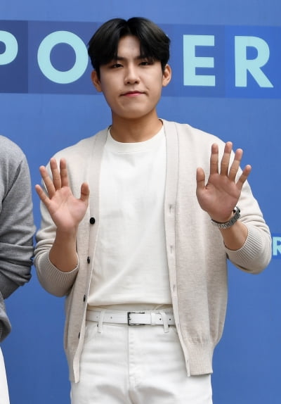 [TEN 포토] AB6IX 박우진 '훈내 진동하는 외모'