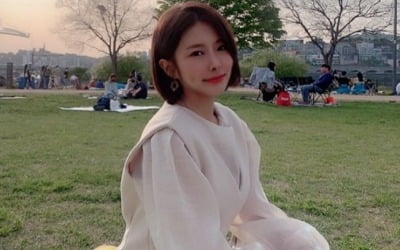 '돌싱글즈' 김은영, 한강 데이트 누구랑 갔길래…숨길 수 없는 '보조개 미소'[TEN★]