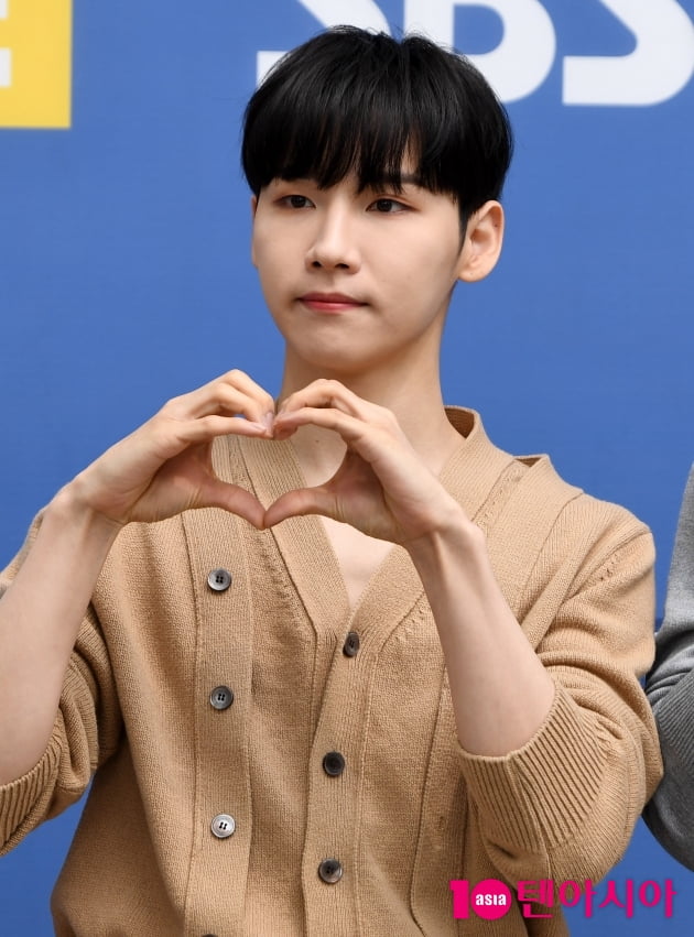 [TEN 포토] AB6IX 전웅 '섹시한 입술'