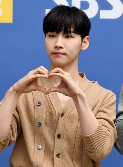 [TEN 포토] AB6IX 전웅 '섹시한 입술'