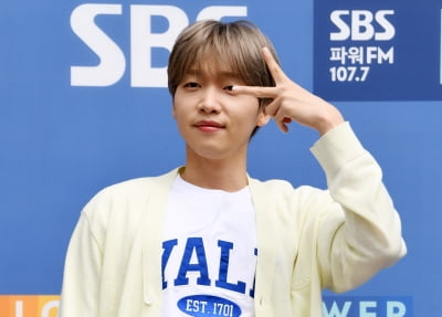 [TEN 포토] 정세운 '유쾌한 브이'