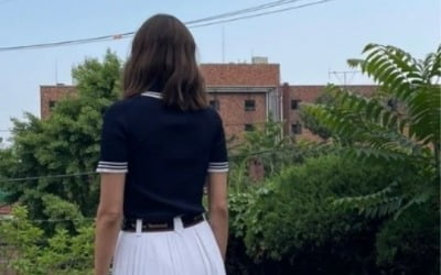 유이, 뒷태마저 연예인이네…모델 안부러운 넘사벽 각선미[TEN★]