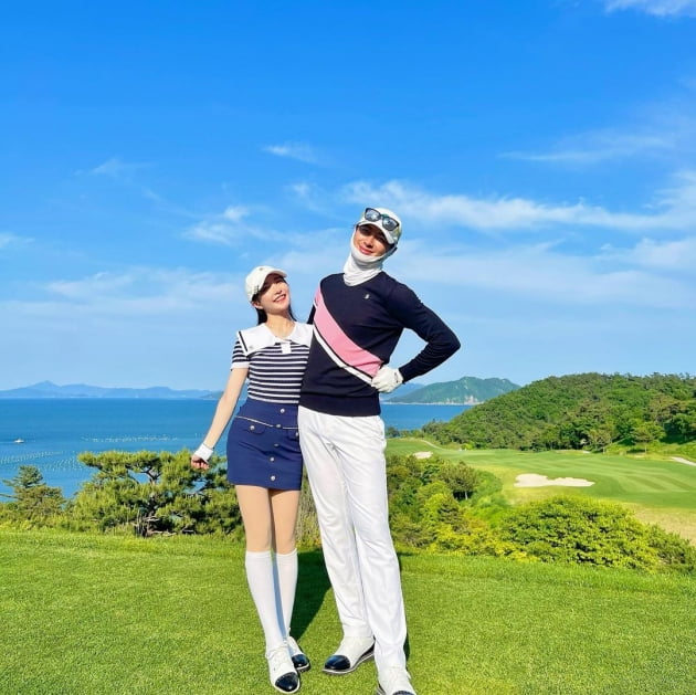'이지훈♥' 아야네, 골프 중독…남해 보며 유유자적 라운딩 중에도 남편 손 '꼭'[TEN★]