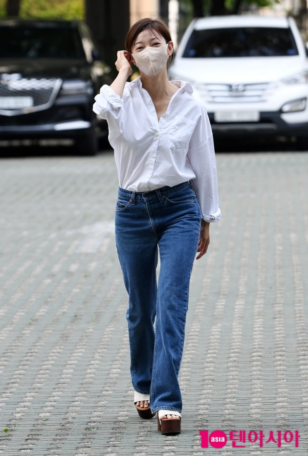 [TEN 포토] 이엘 '방송국 밝히는 미모'