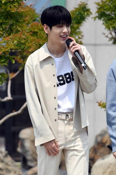 [TEN 포토] TXT 수빈 '소중한 시간은 즐거워'