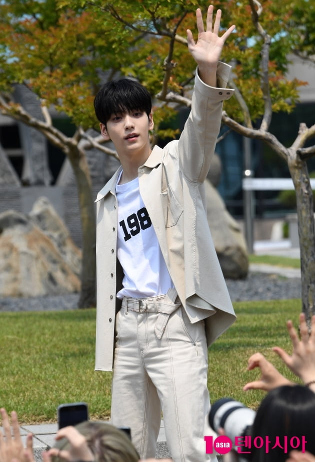 [TEN 포토] TXT 수빈 '저장을 부르는 인사'