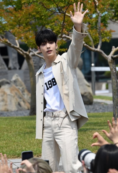[TEN 포토] TXT 수빈 '저장을 부르는 인사'
