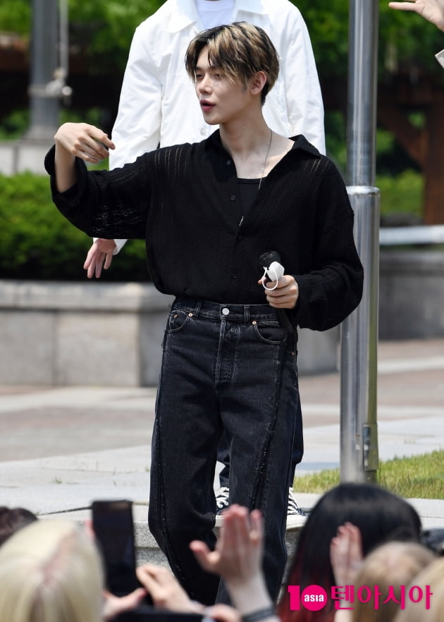 [TEN 포토] TXT 연준 '꼭 밥 챙겨요'