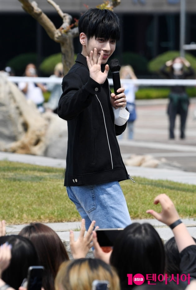 [TEN 포토] TXT 태현 '아쉬운 인사'