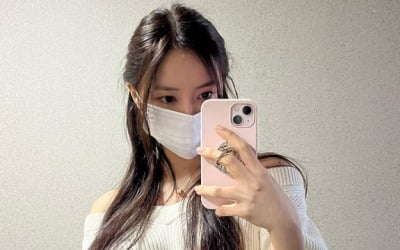 '황의조 결별' 효민, 호주에서 멘탈 찾아왔나봐…직각 어깨 '아찔'[TEN★]