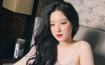 (여자)아이들 슈화, 침대 위에서 눈 풀렸네…섹시美 발산[TEN★]