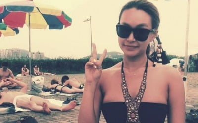 배윤정, '11살 연하♥' 사로잡은 이유 있었네…볼륨감 넘치는 비키니 자태[TEN★]