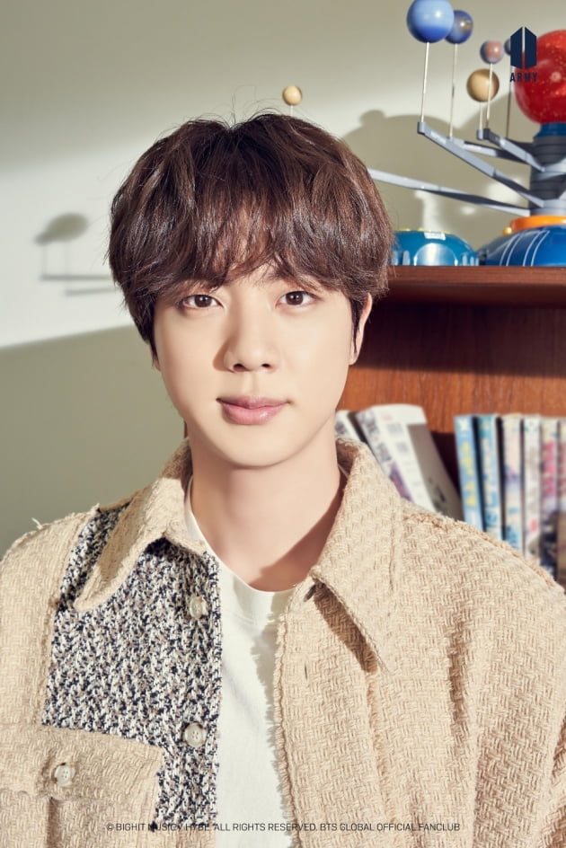 방탄소년단 진, 무한 매력 발산…소년미 뿜뿜!