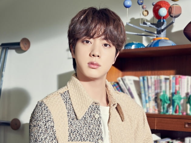 방탄소년단 진, 무한 매력 발산…소년미 뿜뿜!