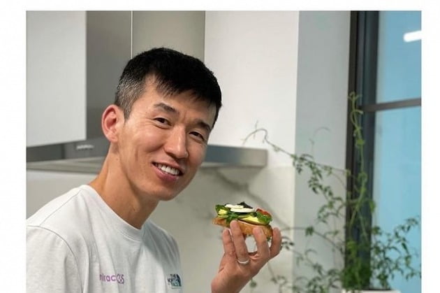 정혜영, 아침부터 럭셔리 식단 뚝딱…션 "♥혜영아, 10개 please"[TEN★]