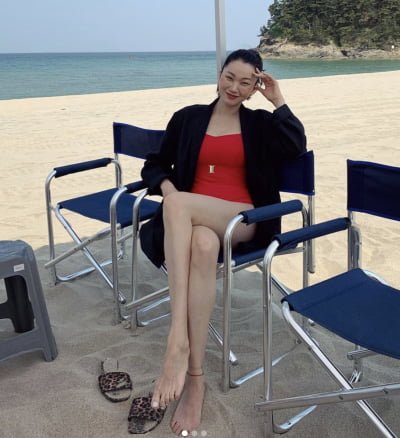 장윤주, 빨간 수영복에 드러난 비현실 몸매…"오랜만에 바다" [TEN★]