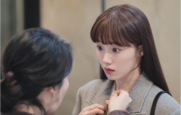 목걸이 선물 때문에…이성경, ♥김영대와 비밀 연애 발각?('별똥별')