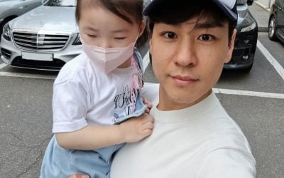 '이다은♥' 윤남기, 육아력 상승…'아빠 껌딱지' 딸과 나들이 [TEN★]