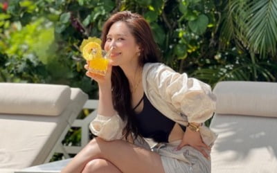유리, 이 포즈에 뱃살이 안 접힌다고? 놀라운 수영복 자태 [TEN★]