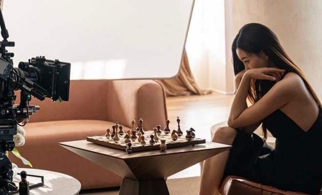 김사랑, 45세 맞아? 어깨→가슴·겨드랑이 당당 오픈…화끈한 드레스 자태[TEN★]