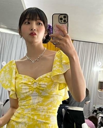 레드벨벳 조이, 병아리 패션으로 시선강탈...점점 진화하는 미모[TEN★]