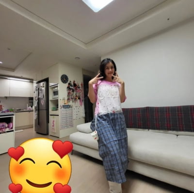 '싱글맘' 최정윤, 예비 디자이너? 딸이 만들어준 옷...행복한 미소[TEN★]