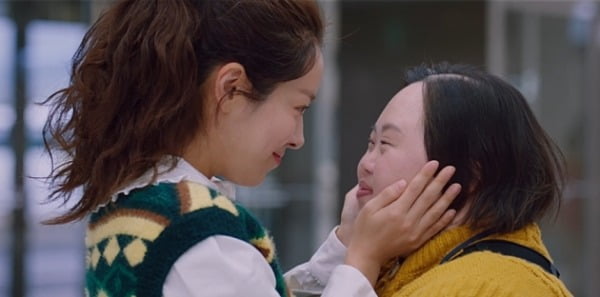 [종합] 한지민, 다운증후군 언니 있었다…과거사 고백에도 굳건한 김우빈♥ ('우리들의 블루스')