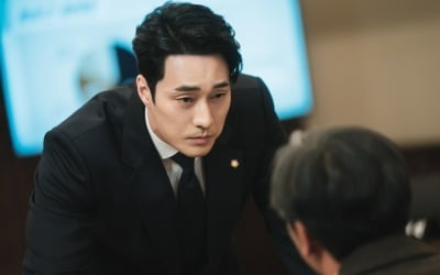 소지섭 "의사 출신 변호사役, 생소한 용어까지 외워" ('닥터로이어')
