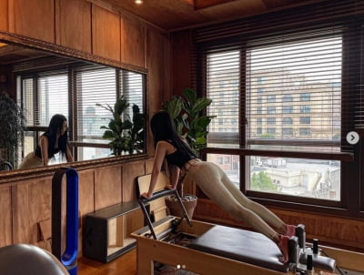 브레이브걸스 유정, 아찔한 레깅스 핏..."낼 만져봐요"[TEN★]