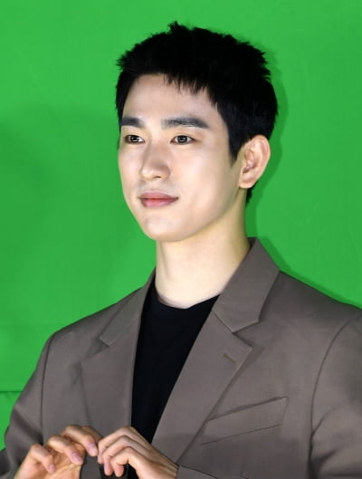 [TEN 포토] 갓세븐 진영 "데뷔때 처럼 불안하고 설레이는 작업이었다"