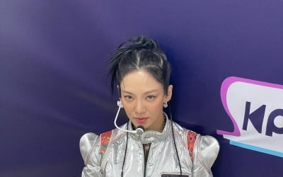 '9kg 감량' 효연, 과감 무대 의상…'배꼽 노출'에 도발적 눈빛 [TEN★]