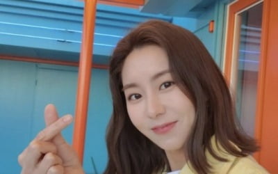 유이, 뚜렷 이목구비에 변함없는 '러블리 매력'…매일이 리즈 경신 [TEN★]