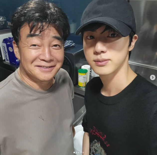 방탄소년단 진, 수줍은 소년처럼 백종원과 투 샷...귀여워[TEN★]