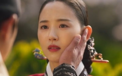 [종합] "시체로 후회 속에 살 순 없어" 강한나, 이준 재촉에도 궁에 남기로 결심('붉은 단심')