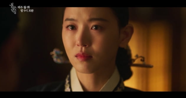 [종합] "시체로 후회 속에 살 순 없어" 강한나, 이준 재촉에도 궁에 남기로 결심('붉은 단심')